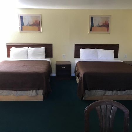 Relax Inn Of Medford Bagian luar foto