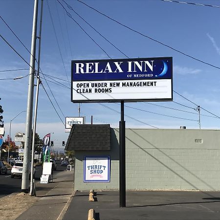 Relax Inn Of Medford Bagian luar foto