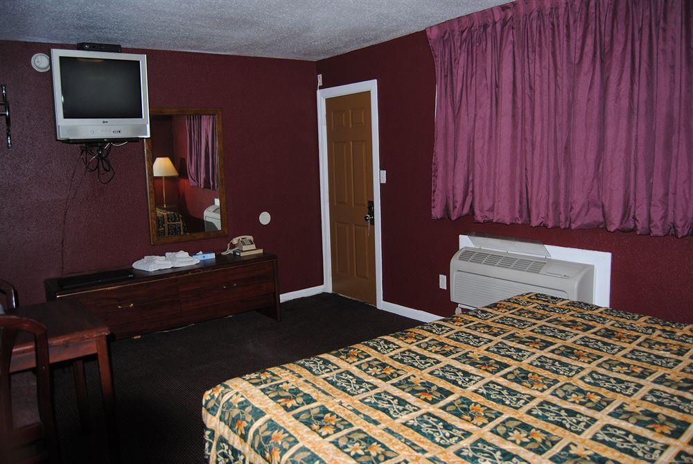 Relax Inn Of Medford Bagian luar foto