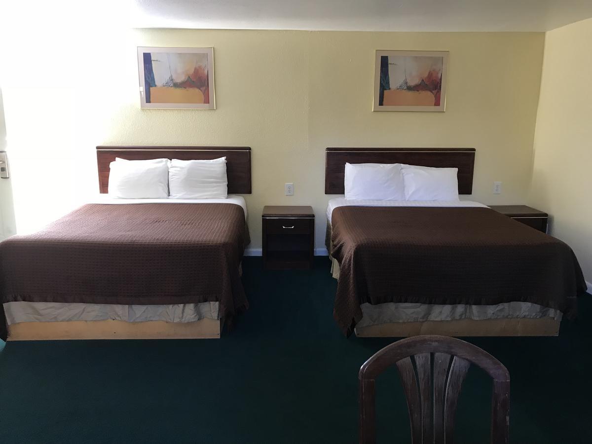 Relax Inn Of Medford Bagian luar foto