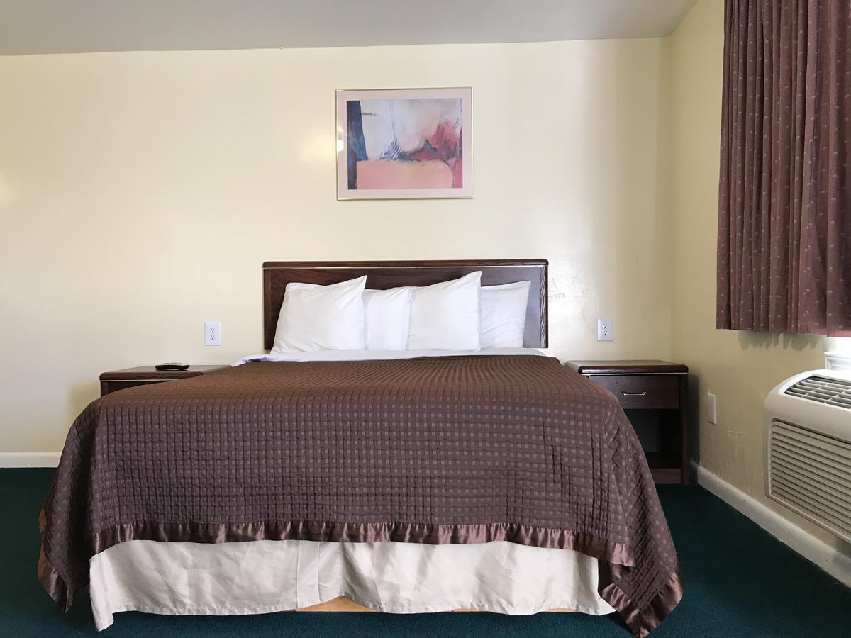 Relax Inn Of Medford Bagian luar foto