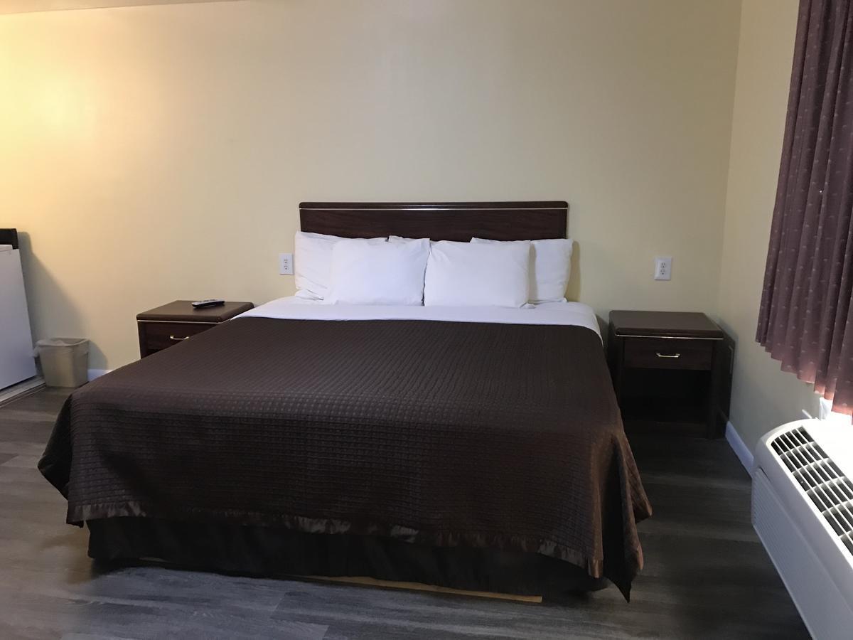 Relax Inn Of Medford Bagian luar foto
