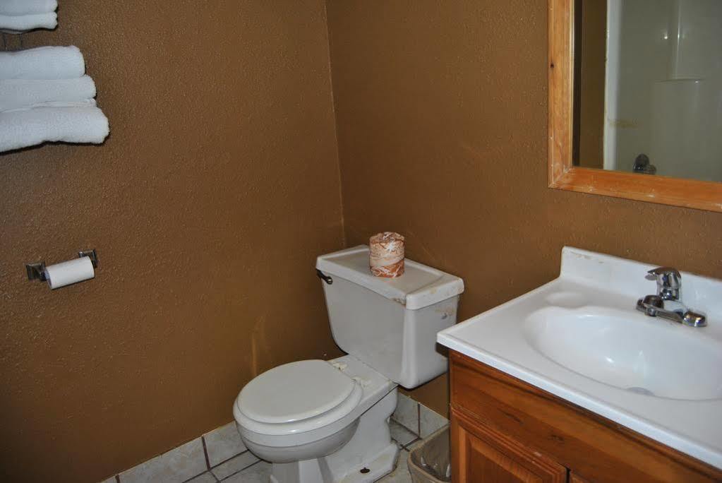 Relax Inn Of Medford Bagian luar foto