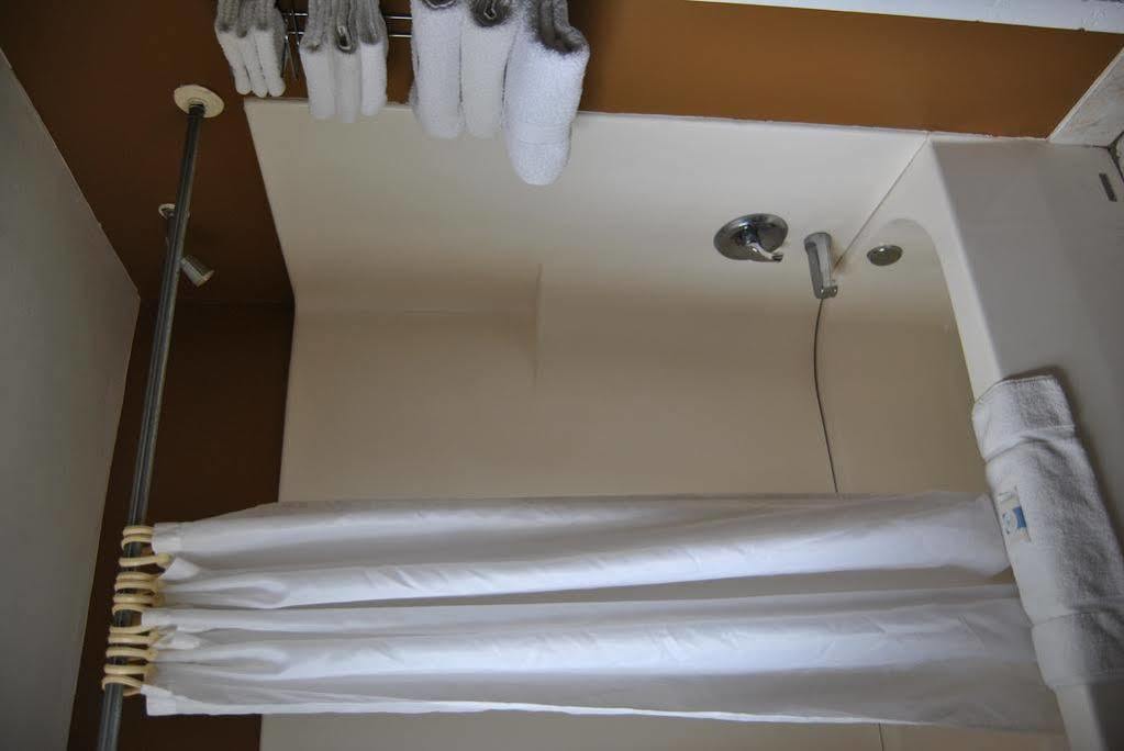 Relax Inn Of Medford Bagian luar foto