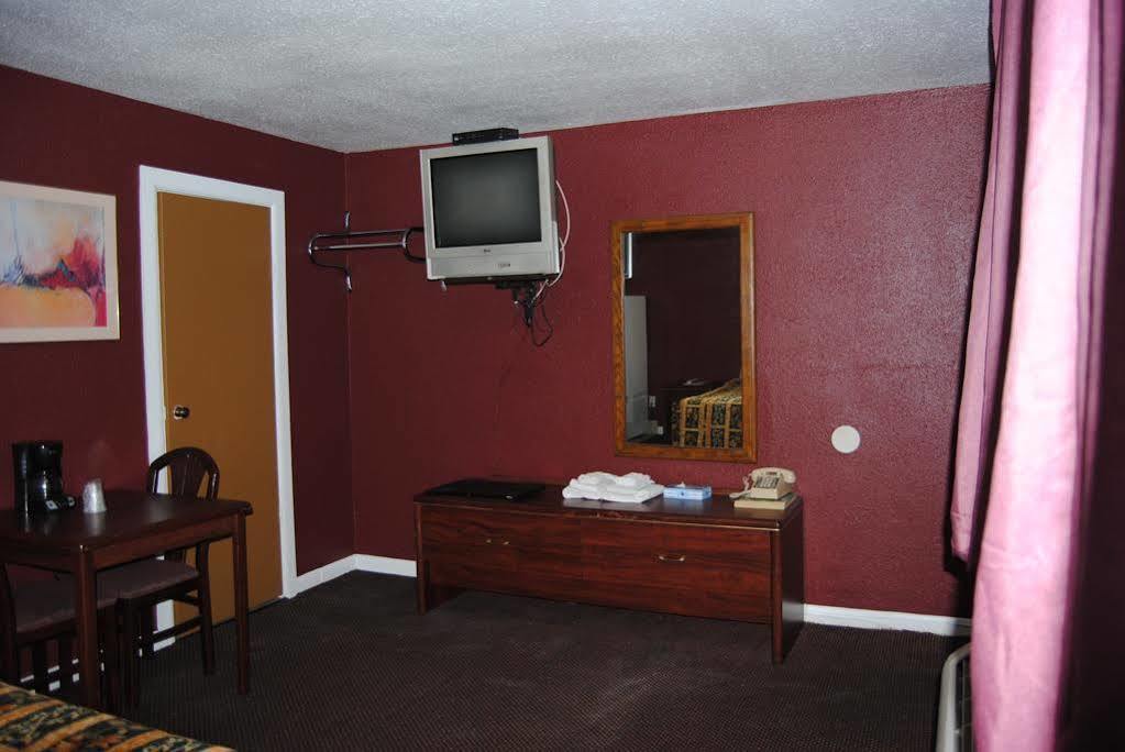 Relax Inn Of Medford Bagian luar foto