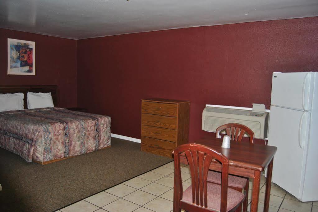 Relax Inn Of Medford Bagian luar foto
