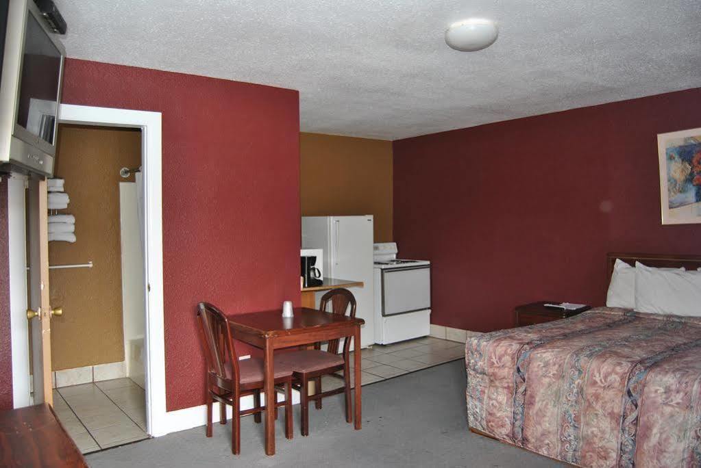 Relax Inn Of Medford Bagian luar foto