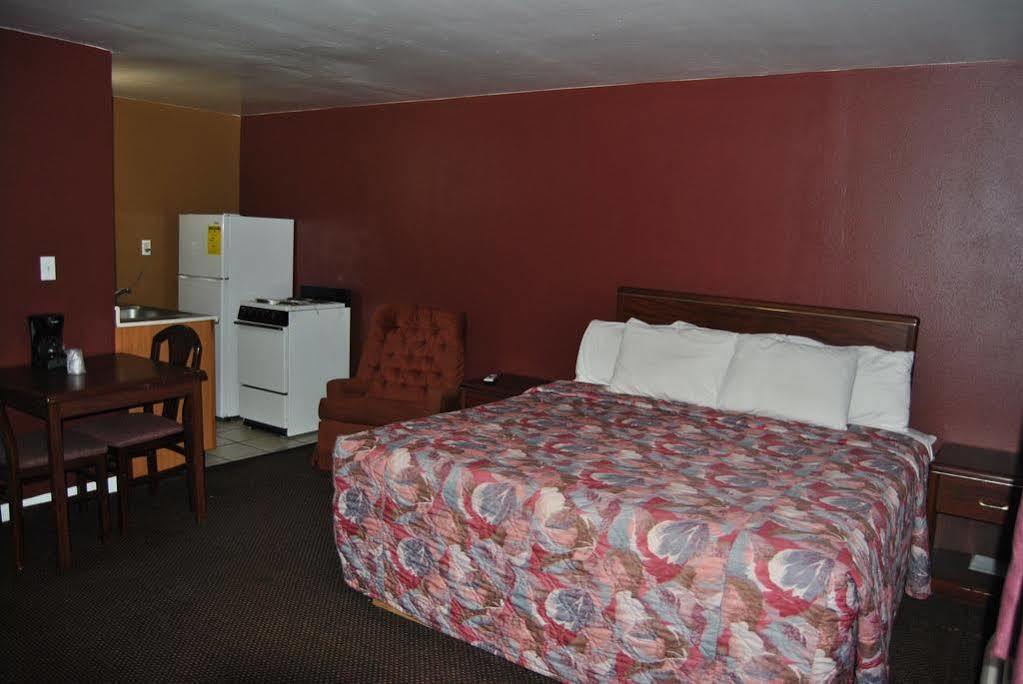Relax Inn Of Medford Bagian luar foto